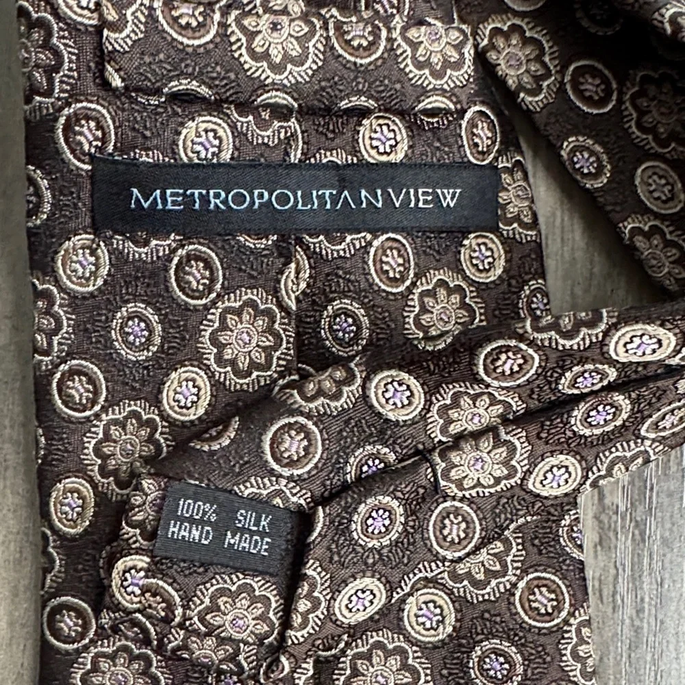 Metropolitan View  Brown and Cream Floral 100% Silk Tie